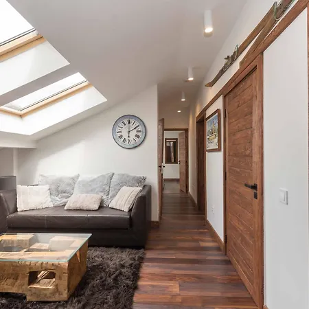 Finest Luxury Penthouse Royal Towers شقة *